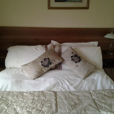 Gardenfield House Bed & Breakfast H91Vh02 Galway Dış mekan fotoğraf
